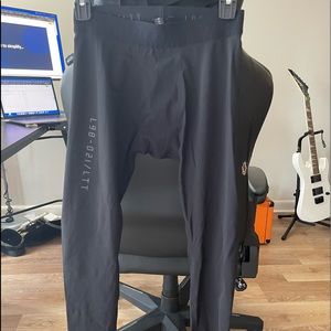 Mens size large lululemon license to train leggings/tights 21”